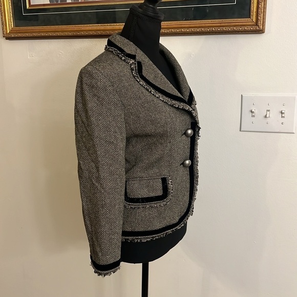 Banana Republic Fully Lined Wool Blazer with Faux Pockets with Trim, Sz. 4. - Picture 8 of 14